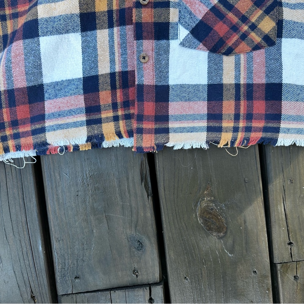 Cropped Flannel - Picture 2 of 4